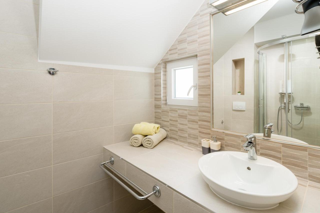 Luxury Bellavista Amazing Sea Holidays With Private Beach & Parking Milna  Exterior photo