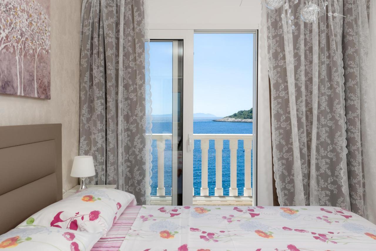 Luxury Bellavista Amazing Sea Holidays With Private Beach & Parking Milna  Exterior photo